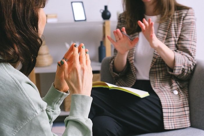 Self-diagnosing Via Social Media — 3 Zencare Therapists Explore